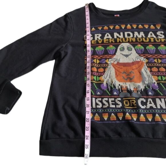 Grandmas Never Run Out of Kisses or Candy Halloween Sweatshirt Black Sz XL - Picture 6 of 10